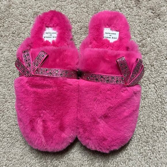 Gianni Bini x Nastia Liukin Pink Fuzzy Slippers with Rhinestone Bow – Size 7 New - Picture 1 of 3